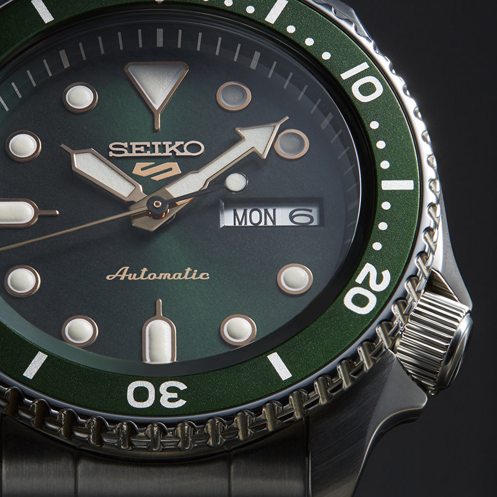 Seiko 5 Sports SKX Sports Style Green Watch